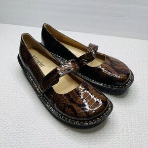 alegria by pg lite shoes size 39- USA 9 Mary jane NWOT reptile print